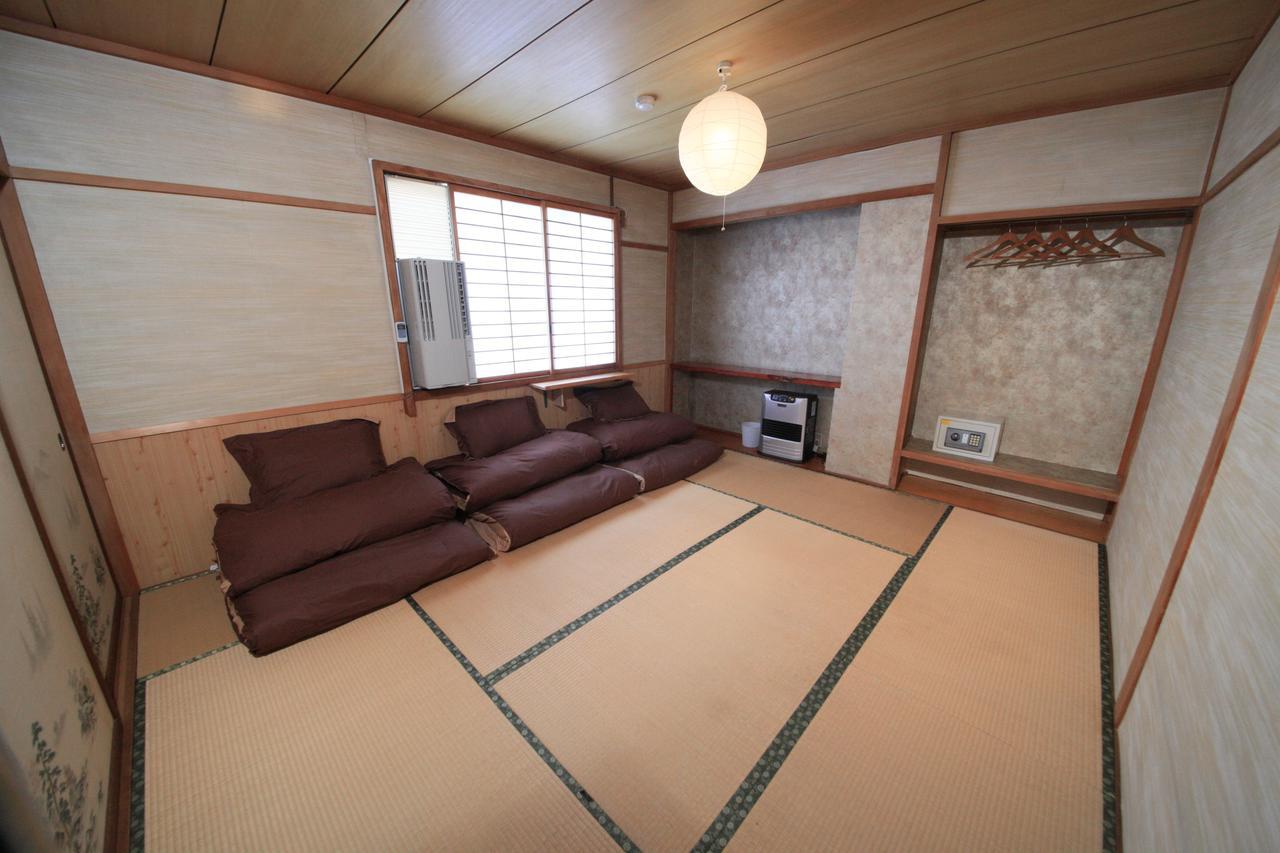 The Takayama Station Hostel Exteriör bild